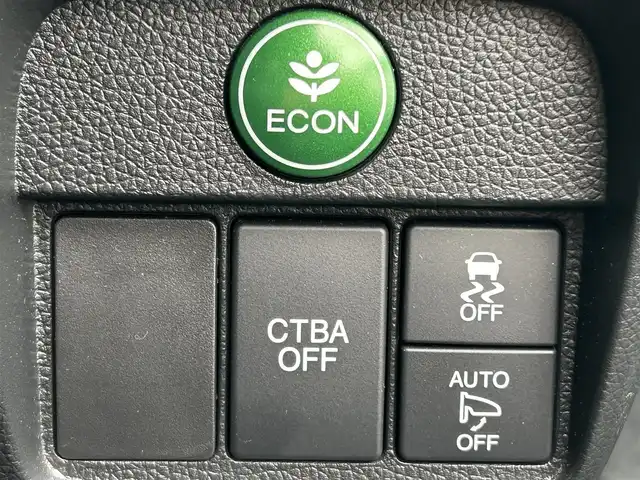 ホンダ Ｎ ＯＮＥ プレミアム 新潟県 2019(令1)年 3.5万km ブリティッシュグリーンP ワンオーナー/衝突軽減ブレーキ/革巻きステアリング/クルーズコントロール/アイドリングストップ/ETC/ハーフレザーシート/ステアリングスイッチ/フルフラットシート/チップアップシート/純正ナビ/（フルセグ、Bluetooth、CD/DVD、AM/FM）/バックカメラ/電動格納ミラー/横滑り防止/カーテンエアバック/キセノンヘッドライト/フォグランプ/スマートキー/純正アルミホイール/純正フロアマット