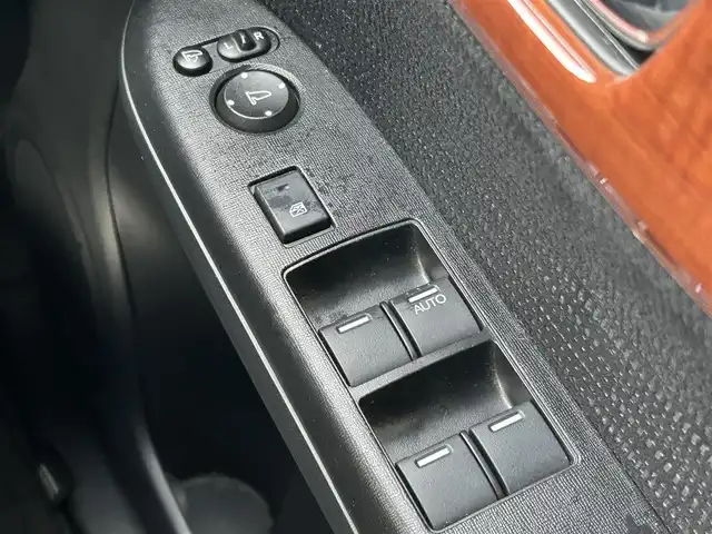 ホンダ Ｎ ＯＮＥ プレミアム 新潟県 2019(令1)年 3.5万km ブリティッシュグリーンP ワンオーナー/衝突軽減ブレーキ/革巻きステアリング/クルーズコントロール/アイドリングストップ/ETC/ハーフレザーシート/ステアリングスイッチ/フルフラットシート/チップアップシート/純正ナビ/（フルセグ、Bluetooth、CD/DVD、AM/FM）/バックカメラ/電動格納ミラー/横滑り防止/カーテンエアバック/キセノンヘッドライト/フォグランプ/スマートキー/純正アルミホイール/純正フロアマット