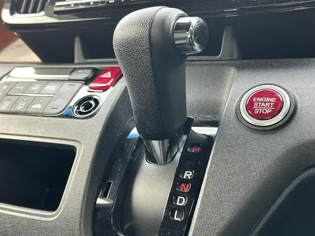 ホンダ Ｎ ＯＮＥ プレミアム 新潟県 2019(令1)年 3.5万km ブリティッシュグリーンP ワンオーナー/衝突軽減ブレーキ/革巻きステアリング/クルーズコントロール/アイドリングストップ/ETC/ハーフレザーシート/ステアリングスイッチ/フルフラットシート/チップアップシート/純正ナビ/（フルセグ、Bluetooth、CD/DVD、AM/FM）/バックカメラ/電動格納ミラー/横滑り防止/カーテンエアバック/キセノンヘッドライト/フォグランプ/スマートキー/純正アルミホイール/純正フロアマット