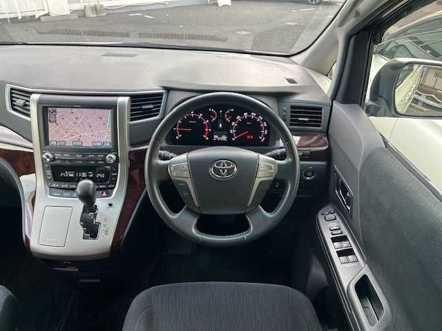 トヨタ アルファード 240S 東京都 2013(平25)年 10.8万km ホワイトパールクリスタルシャイン ワンオーナー/純正HDDナビ【AM/FM/BT/CD/DVD】/両側パワースライドドア/純正フリップダウンモニター/サンルーフ/横滑り防止装置/純正ETC/純正AW18インチ/純正フロアマット/USB入力端子/オートライト/保証書/取扱説明書/スペアキー×1