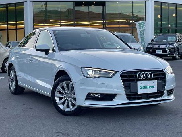 アウディ Ａ３ セダン 1．4 TFSI 長野県 2017(平29)年 6.7万km 白 禁煙車/純正ナビ（CD/DVD/フルセグTV/Bluetooth）/バックカメラ/ETC/アダプティブクルーズコントロール/革巻きステアリング/ステアリングスイッチ/パドルシフト/ドライブレコーダー/LEDヘッドライト/オートライト/スマートキー/Pスタート/電動格納ミラー/純正16インチAW/純正フロアマット/純正AWスタッドレス積み込み