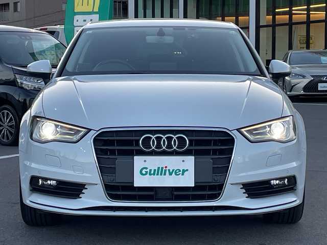 アウディ Ａ３ セダン 1．4 TFSI 長野県 2017(平29)年 6.7万km 白 禁煙車/純正ナビ（CD/DVD/フルセグTV/Bluetooth）/バックカメラ/ETC/アダプティブクルーズコントロール/革巻きステアリング/ステアリングスイッチ/パドルシフト/ドライブレコーダー/LEDヘッドライト/オートライト/スマートキー/Pスタート/電動格納ミラー/純正16インチAW/純正フロアマット/純正AWスタッドレス積み込み