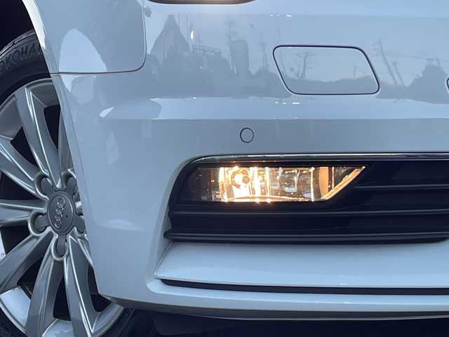 アウディ Ａ３ セダン 1．4 TFSI 長野県 2017(平29)年 6.7万km 白 禁煙車/純正ナビ（CD/DVD/フルセグTV/Bluetooth）/バックカメラ/ETC/アダプティブクルーズコントロール/革巻きステアリング/ステアリングスイッチ/パドルシフト/ドライブレコーダー/LEDヘッドライト/オートライト/スマートキー/Pスタート/電動格納ミラー/純正16インチAW/純正フロアマット/純正AWスタッドレス積み込み