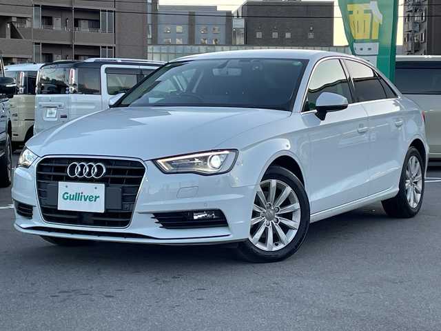 アウディ Ａ３ セダン 1．4 TFSI 長野県 2017(平29)年 6.7万km 白 禁煙車/純正ナビ（CD/DVD/フルセグTV/Bluetooth）/バックカメラ/ETC/アダプティブクルーズコントロール/革巻きステアリング/ステアリングスイッチ/パドルシフト/ドライブレコーダー/LEDヘッドライト/オートライト/スマートキー/Pスタート/電動格納ミラー/純正16インチAW/純正フロアマット/純正AWスタッドレス積み込み