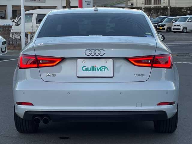 アウディ Ａ３ セダン 1．4 TFSI 長野県 2017(平29)年 6.7万km 白 禁煙車/純正ナビ（CD/DVD/フルセグTV/Bluetooth）/バックカメラ/ETC/アダプティブクルーズコントロール/革巻きステアリング/ステアリングスイッチ/パドルシフト/ドライブレコーダー/LEDヘッドライト/オートライト/スマートキー/Pスタート/電動格納ミラー/純正16インチAW/純正フロアマット/純正AWスタッドレス積み込み