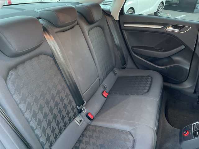 アウディ Ａ３ セダン 1．4 TFSI 長野県 2017(平29)年 6.7万km 白 禁煙車/純正ナビ（CD/DVD/フルセグTV/Bluetooth）/バックカメラ/ETC/アダプティブクルーズコントロール/革巻きステアリング/ステアリングスイッチ/パドルシフト/ドライブレコーダー/LEDヘッドライト/オートライト/スマートキー/Pスタート/電動格納ミラー/純正16インチAW/純正フロアマット/純正AWスタッドレス積み込み