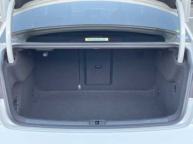 アウディ Ａ３ セダン 1．4 TFSI 長野県 2017(平29)年 6.7万km 白 禁煙車/純正ナビ（CD/DVD/フルセグTV/Bluetooth）/バックカメラ/ETC/アダプティブクルーズコントロール/革巻きステアリング/ステアリングスイッチ/パドルシフト/ドライブレコーダー/LEDヘッドライト/オートライト/スマートキー/Pスタート/電動格納ミラー/純正16インチAW/純正フロアマット/純正AWスタッドレス積み込み