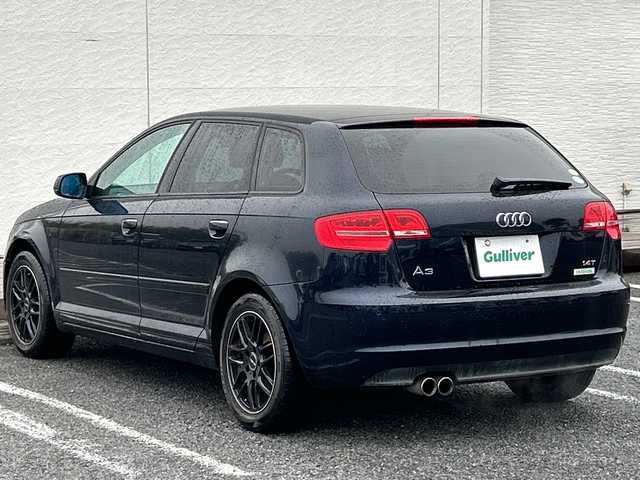 アウディ Ａ３ スポーツバック 1．4 TFSI 千葉県 2010(平22)年 8.2万km 紺 ナビAVIC-ZH08　黒革シート　シートヒーター　ＥＴＣ フルセグTV BT DVD フロアマット キーレス 横滑り防止 バックセンサー キセノンライト オートライト 16インチブラックAW