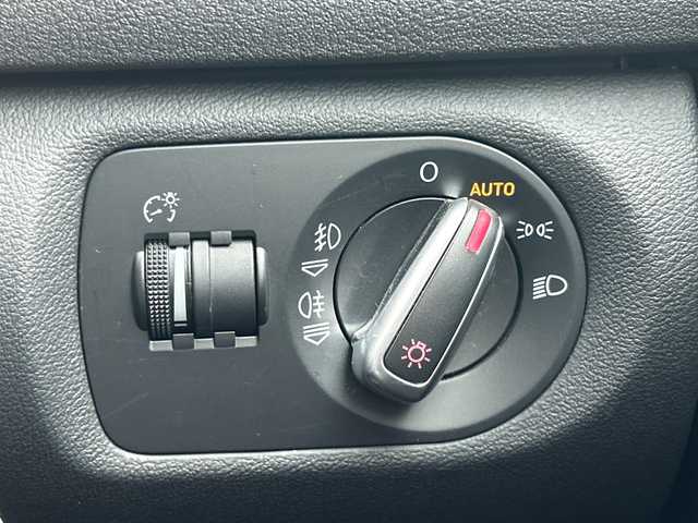 アウディ Ａ３ スポーツバック 1．4 TFSI 千葉県 2010(平22)年 8.2万km 紺 ナビAVIC-ZH08　黒革シート　シートヒーター　ＥＴＣ フルセグTV BT DVD フロアマット キーレス 横滑り防止 バックセンサー キセノンライト オートライト 16インチブラックAW