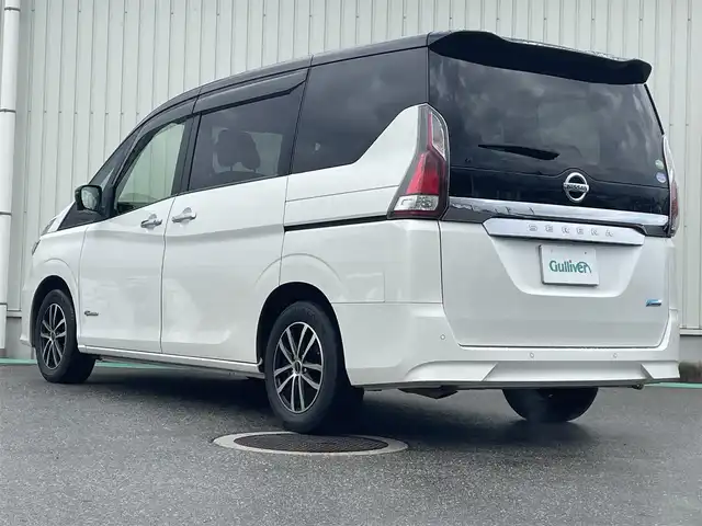 日産 セレナ X Vセレクション 富山県 2018(平30)年 8.9万km ブリリアントホワイトパール 2トーン ワンオーナー/純正9型ナビ/フルセグTV/両側パワースライドドア/アラウンドビューモニター/ビルトインETC/ドライブレコーダー/後席用フリップダウンモニター/インテリジェントクルーズコントロール/セーフティバックB/・プロパイロット/・車線逸脱防止支援システム/・SRSエアバック(サイド/カーテン)/・スマートルームミラー/・踏み間違い衝突防止アシスト/・インテリジェントパーキングアシスト/・進入禁止標識検知/・フロント/バックソナー/純正オプLEDヘッドランプ/デュアルオートエアコン/社外15インチアルミホイール/スマートキー/プッシュエンジンスターター/禁煙車
