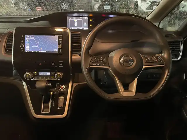 日産 セレナ X Vセレクション 富山県 2018(平30)年 8.9万km ブリリアントホワイトパール 2トーン ワンオーナー/純正9型ナビ/フルセグTV/両側パワースライドドア/アラウンドビューモニター/ビルトインETC/ドライブレコーダー/後席用フリップダウンモニター/インテリジェントクルーズコントロール/セーフティバックB/・プロパイロット/・車線逸脱防止支援システム/・SRSエアバック(サイド/カーテン)/・スマートルームミラー/・踏み間違い衝突防止アシスト/・インテリジェントパーキングアシスト/・進入禁止標識検知/・フロント/バックソナー/純正オプLEDヘッドランプ/デュアルオートエアコン/社外15インチアルミホイール/スマートキー/プッシュエンジンスターター/禁煙車