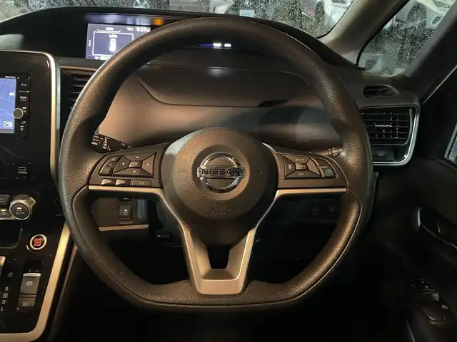 日産 セレナ X Vセレクション 富山県 2018(平30)年 8.9万km ブリリアントホワイトパール 2トーン ワンオーナー/純正9型ナビ/フルセグTV/両側パワースライドドア/アラウンドビューモニター/ビルトインETC/ドライブレコーダー/後席用フリップダウンモニター/インテリジェントクルーズコントロール/セーフティバックB/・プロパイロット/・車線逸脱防止支援システム/・SRSエアバック(サイド/カーテン)/・スマートルームミラー/・踏み間違い衝突防止アシスト/・インテリジェントパーキングアシスト/・進入禁止標識検知/・フロント/バックソナー/純正オプLEDヘッドランプ/デュアルオートエアコン/社外15インチアルミホイール/スマートキー/プッシュエンジンスターター/禁煙車