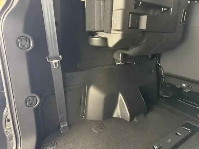 三菱 デリカＤ：５ シャモニー 三重県 2025(令7)年 0.1千km 黒Ⅱ 登録済未使用車/2.2L ディーゼルターボ/パートタイム4WD/MTモード付インパネ8AT/マルチアラウンドモニター/両側オートスライドドア/e-Assist/・衝突被害軽減ブレーキシステム［FCM］/・車線逸脱警報システム［LDW］/・レーダークルーズコントロールシステム［ACC］/・オートマチックハイビーム［AHB］/・誤発進抑制機能（前進時）/・後側方車両検知警報システム（レーンチェンジアシスト機能付）［BSW/LCA］/・後退時交差車両検知警報システム［RCTA］/など/装備/・ハーフレザーシート/・シートヒーター（D/N）/・パワーシート（D6way）/・エレクトリックテールゲート（電動バックドア）/・左右独立オートエアコン/・AC100V電源コンセント（100W）/・オートライト/・LED ヘッドランプ＋フロントフォグランプ/・パドルシフト/・オートワイパー/・自動防眩ルームミラー（カメラモニター内蔵）/・シャモニー専用 純正18inAW（ブラック塗装）/・プッシュスタート/・CHAMONIX専用OPボディカラー『ブラックダイヤモンド／ブラックマイカ［X47X42］［X3X］』/・保/取/・スマートキーx2/など