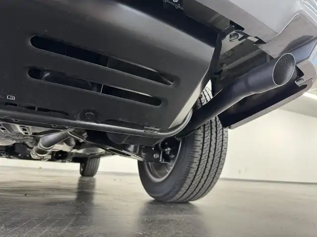 三菱 デリカＤ：５ シャモニー 三重県 2025(令7)年 0.1千km 黒Ⅱ 登録済未使用車/2.2L ディーゼルターボ/パートタイム4WD/MTモード付インパネ8AT/マルチアラウンドモニター/両側オートスライドドア/e-Assist/・衝突被害軽減ブレーキシステム［FCM］/・車線逸脱警報システム［LDW］/・レーダークルーズコントロールシステム［ACC］/・オートマチックハイビーム［AHB］/・誤発進抑制機能（前進時）/・後側方車両検知警報システム（レーンチェンジアシスト機能付）［BSW/LCA］/・後退時交差車両検知警報システム［RCTA］/など/装備/・ハーフレザーシート/・シートヒーター（D/N）/・パワーシート（D6way）/・エレクトリックテールゲート（電動バックドア）/・左右独立オートエアコン/・AC100V電源コンセント（100W）/・オートライト/・LED ヘッドランプ＋フロントフォグランプ/・パドルシフト/・オートワイパー/・自動防眩ルームミラー（カメラモニター内蔵）/・シャモニー専用 純正18inAW（ブラック塗装）/・プッシュスタート/・CHAMONIX専用OPボディカラー『ブラックダイヤモンド／ブラックマイカ［X47X42］［X3X］』/・保/取/・スマートキーx2/など