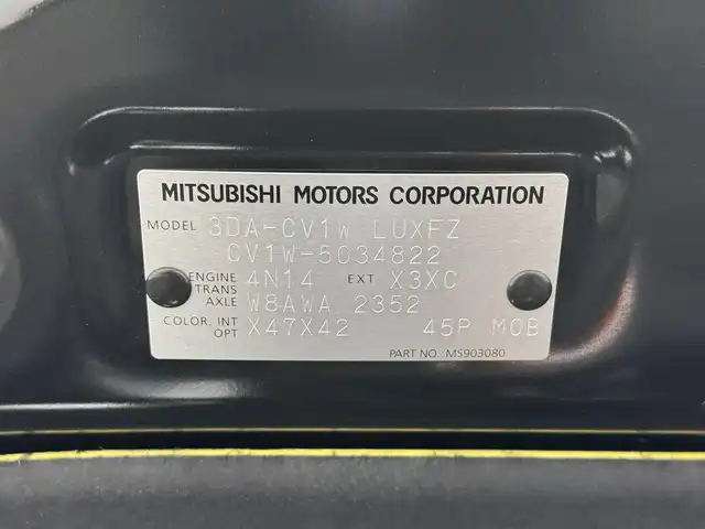 三菱 デリカＤ：５ シャモニー 三重県 2025(令7)年 0.1千km 黒Ⅱ 登録済未使用車/2.2L ディーゼルターボ/パートタイム4WD/MTモード付インパネ8AT/マルチアラウンドモニター/両側オートスライドドア/e-Assist/・衝突被害軽減ブレーキシステム［FCM］/・車線逸脱警報システム［LDW］/・レーダークルーズコントロールシステム［ACC］/・オートマチックハイビーム［AHB］/・誤発進抑制機能（前進時）/・後側方車両検知警報システム（レーンチェンジアシスト機能付）［BSW/LCA］/・後退時交差車両検知警報システム［RCTA］/など/装備/・ハーフレザーシート/・シートヒーター（D/N）/・パワーシート（D6way）/・エレクトリックテールゲート（電動バックドア）/・左右独立オートエアコン/・AC100V電源コンセント（100W）/・オートライト/・LED ヘッドランプ＋フロントフォグランプ/・パドルシフト/・オートワイパー/・自動防眩ルームミラー（カメラモニター内蔵）/・シャモニー専用 純正18inAW（ブラック塗装）/・プッシュスタート/・CHAMONIX専用OPボディカラー『ブラックダイヤモンド／ブラックマイカ［X47X42］［X3X］』/・保/取/・スマートキーx2/など