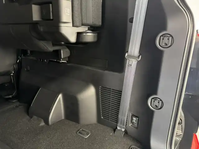 三菱 デリカＤ：５ シャモニー 三重県 2025(令7)年 0.1千km 黒Ⅱ 登録済未使用車/2.2L ディーゼルターボ/パートタイム4WD/MTモード付インパネ8AT/マルチアラウンドモニター/両側オートスライドドア/e-Assist/・衝突被害軽減ブレーキシステム［FCM］/・車線逸脱警報システム［LDW］/・レーダークルーズコントロールシステム［ACC］/・オートマチックハイビーム［AHB］/・誤発進抑制機能（前進時）/・後側方車両検知警報システム（レーンチェンジアシスト機能付）［BSW/LCA］/・後退時交差車両検知警報システム［RCTA］/など/装備/・ハーフレザーシート/・シートヒーター（D/N）/・パワーシート（D6way）/・エレクトリックテールゲート（電動バックドア）/・左右独立オートエアコン/・AC100V電源コンセント（100W）/・オートライト/・LED ヘッドランプ＋フロントフォグランプ/・パドルシフト/・オートワイパー/・自動防眩ルームミラー（カメラモニター内蔵）/・シャモニー専用 純正18inAW（ブラック塗装）/・プッシュスタート/・CHAMONIX専用OPボディカラー『ブラックダイヤモンド／ブラックマイカ［X47X42］［X3X］』/・保/取/・スマートキーx2/など