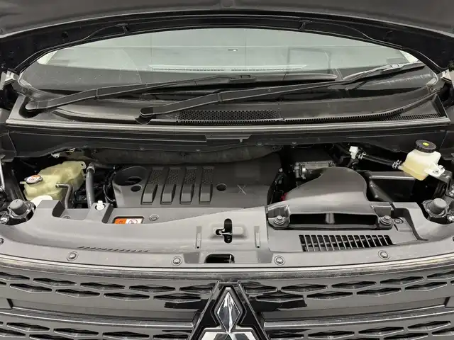 三菱 デリカＤ：５ シャモニー 三重県 2025(令7)年 0.1千km 黒Ⅱ 登録済未使用車/2.2L ディーゼルターボ/パートタイム4WD/MTモード付インパネ8AT/マルチアラウンドモニター/両側オートスライドドア/e-Assist/・衝突被害軽減ブレーキシステム［FCM］/・車線逸脱警報システム［LDW］/・レーダークルーズコントロールシステム［ACC］/・オートマチックハイビーム［AHB］/・誤発進抑制機能（前進時）/・後側方車両検知警報システム（レーンチェンジアシスト機能付）［BSW/LCA］/・後退時交差車両検知警報システム［RCTA］/など/装備/・ハーフレザーシート/・シートヒーター（D/N）/・パワーシート（D6way）/・エレクトリックテールゲート（電動バックドア）/・左右独立オートエアコン/・AC100V電源コンセント（100W）/・オートライト/・LED ヘッドランプ＋フロントフォグランプ/・パドルシフト/・オートワイパー/・自動防眩ルームミラー（カメラモニター内蔵）/・シャモニー専用 純正18inAW（ブラック塗装）/・プッシュスタート/・CHAMONIX専用OPボディカラー『ブラックダイヤモンド／ブラックマイカ［X47X42］［X3X］』/・保/取/・スマートキーx2/など