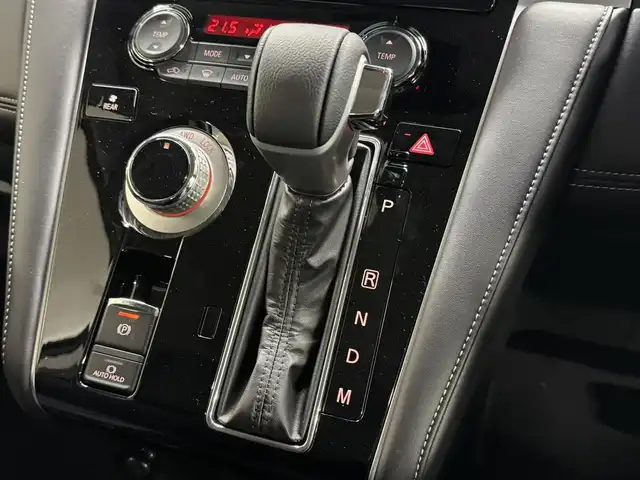 三菱 デリカＤ：５ シャモニー 三重県 2025(令7)年 0.1千km 黒Ⅱ 登録済未使用車/2.2L ディーゼルターボ/パートタイム4WD/MTモード付インパネ8AT/マルチアラウンドモニター/両側オートスライドドア/e-Assist/・衝突被害軽減ブレーキシステム［FCM］/・車線逸脱警報システム［LDW］/・レーダークルーズコントロールシステム［ACC］/・オートマチックハイビーム［AHB］/・誤発進抑制機能（前進時）/・後側方車両検知警報システム（レーンチェンジアシスト機能付）［BSW/LCA］/・後退時交差車両検知警報システム［RCTA］/など/装備/・ハーフレザーシート/・シートヒーター（D/N）/・パワーシート（D6way）/・エレクトリックテールゲート（電動バックドア）/・左右独立オートエアコン/・AC100V電源コンセント（100W）/・オートライト/・LED ヘッドランプ＋フロントフォグランプ/・パドルシフト/・オートワイパー/・自動防眩ルームミラー（カメラモニター内蔵）/・シャモニー専用 純正18inAW（ブラック塗装）/・プッシュスタート/・CHAMONIX専用OPボディカラー『ブラックダイヤモンド／ブラックマイカ［X47X42］［X3X］』/・保/取/・スマートキーx2/など