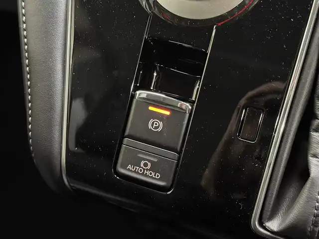 三菱 デリカＤ：５ シャモニー 三重県 2025(令7)年 0.1千km 黒Ⅱ 登録済未使用車/2.2L ディーゼルターボ/パートタイム4WD/MTモード付インパネ8AT/マルチアラウンドモニター/両側オートスライドドア/e-Assist/・衝突被害軽減ブレーキシステム［FCM］/・車線逸脱警報システム［LDW］/・レーダークルーズコントロールシステム［ACC］/・オートマチックハイビーム［AHB］/・誤発進抑制機能（前進時）/・後側方車両検知警報システム（レーンチェンジアシスト機能付）［BSW/LCA］/・後退時交差車両検知警報システム［RCTA］/など/装備/・ハーフレザーシート/・シートヒーター（D/N）/・パワーシート（D6way）/・エレクトリックテールゲート（電動バックドア）/・左右独立オートエアコン/・AC100V電源コンセント（100W）/・オートライト/・LED ヘッドランプ＋フロントフォグランプ/・パドルシフト/・オートワイパー/・自動防眩ルームミラー（カメラモニター内蔵）/・シャモニー専用 純正18inAW（ブラック塗装）/・プッシュスタート/・CHAMONIX専用OPボディカラー『ブラックダイヤモンド／ブラックマイカ［X47X42］［X3X］』/・保/取/・スマートキーx2/など