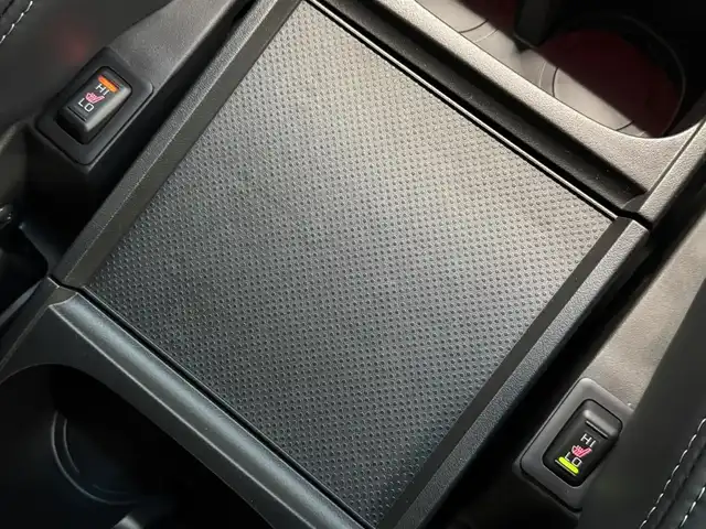 三菱 デリカＤ：５ シャモニー 三重県 2025(令7)年 0.1千km 黒Ⅱ 登録済未使用車/2.2L ディーゼルターボ/パートタイム4WD/MTモード付インパネ8AT/マルチアラウンドモニター/両側オートスライドドア/e-Assist/・衝突被害軽減ブレーキシステム［FCM］/・車線逸脱警報システム［LDW］/・レーダークルーズコントロールシステム［ACC］/・オートマチックハイビーム［AHB］/・誤発進抑制機能（前進時）/・後側方車両検知警報システム（レーンチェンジアシスト機能付）［BSW/LCA］/・後退時交差車両検知警報システム［RCTA］/など/装備/・ハーフレザーシート/・シートヒーター（D/N）/・パワーシート（D6way）/・エレクトリックテールゲート（電動バックドア）/・左右独立オートエアコン/・AC100V電源コンセント（100W）/・オートライト/・LED ヘッドランプ＋フロントフォグランプ/・パドルシフト/・オートワイパー/・自動防眩ルームミラー（カメラモニター内蔵）/・シャモニー専用 純正18inAW（ブラック塗装）/・プッシュスタート/・CHAMONIX専用OPボディカラー『ブラックダイヤモンド／ブラックマイカ［X47X42］［X3X］』/・保/取/・スマートキーx2/など