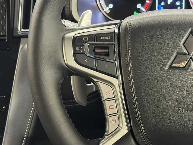 三菱 デリカＤ：５ シャモニー 三重県 2025(令7)年 0.1千km 黒Ⅱ 登録済未使用車/2.2L ディーゼルターボ/パートタイム4WD/MTモード付インパネ8AT/マルチアラウンドモニター/両側オートスライドドア/e-Assist/・衝突被害軽減ブレーキシステム［FCM］/・車線逸脱警報システム［LDW］/・レーダークルーズコントロールシステム［ACC］/・オートマチックハイビーム［AHB］/・誤発進抑制機能（前進時）/・後側方車両検知警報システム（レーンチェンジアシスト機能付）［BSW/LCA］/・後退時交差車両検知警報システム［RCTA］/など/装備/・ハーフレザーシート/・シートヒーター（D/N）/・パワーシート（D6way）/・エレクトリックテールゲート（電動バックドア）/・左右独立オートエアコン/・AC100V電源コンセント（100W）/・オートライト/・LED ヘッドランプ＋フロントフォグランプ/・パドルシフト/・オートワイパー/・自動防眩ルームミラー（カメラモニター内蔵）/・シャモニー専用 純正18inAW（ブラック塗装）/・プッシュスタート/・CHAMONIX専用OPボディカラー『ブラックダイヤモンド／ブラックマイカ［X47X42］［X3X］』/・保/取/・スマートキーx2/など