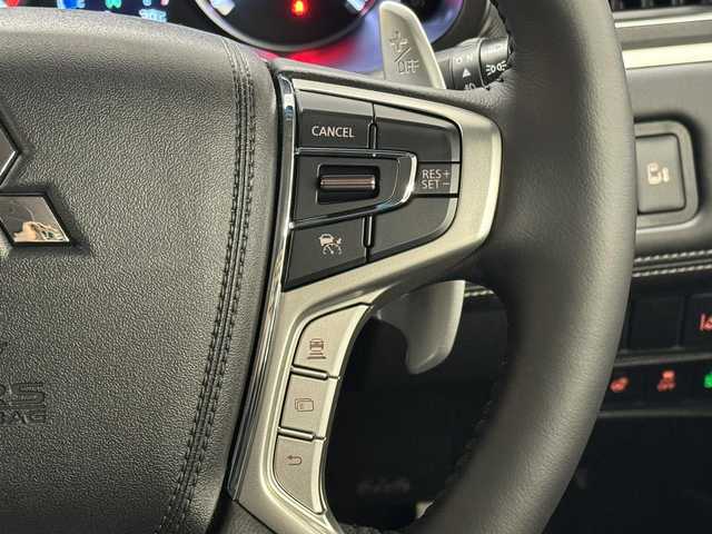 三菱 デリカＤ：５ シャモニー 三重県 2025(令7)年 0.1千km 黒Ⅱ 登録済未使用車/2.2L ディーゼルターボ/パートタイム4WD/MTモード付インパネ8AT/マルチアラウンドモニター/両側オートスライドドア/e-Assist/・衝突被害軽減ブレーキシステム［FCM］/・車線逸脱警報システム［LDW］/・レーダークルーズコントロールシステム［ACC］/・オートマチックハイビーム［AHB］/・誤発進抑制機能（前進時）/・後側方車両検知警報システム（レーンチェンジアシスト機能付）［BSW/LCA］/・後退時交差車両検知警報システム［RCTA］/など/装備/・ハーフレザーシート/・シートヒーター（D/N）/・パワーシート（D6way）/・エレクトリックテールゲート（電動バックドア）/・左右独立オートエアコン/・AC100V電源コンセント（100W）/・オートライト/・LED ヘッドランプ＋フロントフォグランプ/・パドルシフト/・オートワイパー/・自動防眩ルームミラー（カメラモニター内蔵）/・シャモニー専用 純正18inAW（ブラック塗装）/・プッシュスタート/・CHAMONIX専用OPボディカラー『ブラックダイヤモンド／ブラックマイカ［X47X42］［X3X］』/・保/取/・スマートキーx2/など