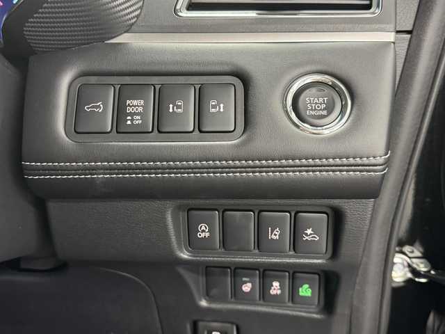 三菱 デリカＤ：５ シャモニー 三重県 2025(令7)年 0.1千km 黒Ⅱ 登録済未使用車/2.2L ディーゼルターボ/パートタイム4WD/MTモード付インパネ8AT/マルチアラウンドモニター/両側オートスライドドア/e-Assist/・衝突被害軽減ブレーキシステム［FCM］/・車線逸脱警報システム［LDW］/・レーダークルーズコントロールシステム［ACC］/・オートマチックハイビーム［AHB］/・誤発進抑制機能（前進時）/・後側方車両検知警報システム（レーンチェンジアシスト機能付）［BSW/LCA］/・後退時交差車両検知警報システム［RCTA］/など/装備/・ハーフレザーシート/・シートヒーター（D/N）/・パワーシート（D6way）/・エレクトリックテールゲート（電動バックドア）/・左右独立オートエアコン/・AC100V電源コンセント（100W）/・オートライト/・LED ヘッドランプ＋フロントフォグランプ/・パドルシフト/・オートワイパー/・自動防眩ルームミラー（カメラモニター内蔵）/・シャモニー専用 純正18inAW（ブラック塗装）/・プッシュスタート/・CHAMONIX専用OPボディカラー『ブラックダイヤモンド／ブラックマイカ［X47X42］［X3X］』/・保/取/・スマートキーx2/など