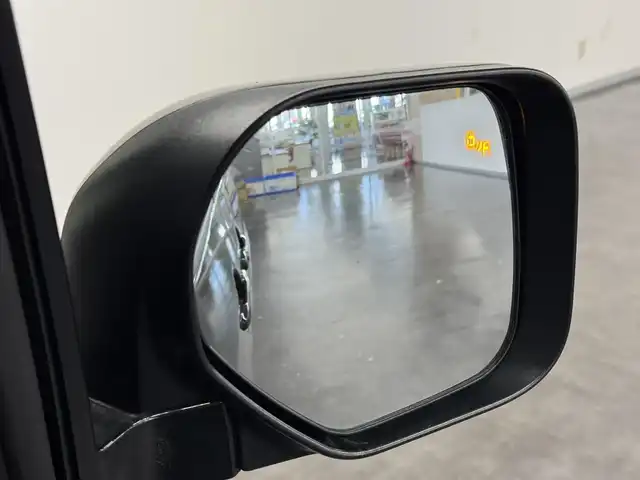 三菱 デリカＤ：５ シャモニー 三重県 2025(令7)年 0.1千km 黒Ⅱ 登録済未使用車/2.2L ディーゼルターボ/パートタイム4WD/MTモード付インパネ8AT/マルチアラウンドモニター/両側オートスライドドア/e-Assist/・衝突被害軽減ブレーキシステム［FCM］/・車線逸脱警報システム［LDW］/・レーダークルーズコントロールシステム［ACC］/・オートマチックハイビーム［AHB］/・誤発進抑制機能（前進時）/・後側方車両検知警報システム（レーンチェンジアシスト機能付）［BSW/LCA］/・後退時交差車両検知警報システム［RCTA］/など/装備/・ハーフレザーシート/・シートヒーター（D/N）/・パワーシート（D6way）/・エレクトリックテールゲート（電動バックドア）/・左右独立オートエアコン/・AC100V電源コンセント（100W）/・オートライト/・LED ヘッドランプ＋フロントフォグランプ/・パドルシフト/・オートワイパー/・自動防眩ルームミラー（カメラモニター内蔵）/・シャモニー専用 純正18inAW（ブラック塗装）/・プッシュスタート/・CHAMONIX専用OPボディカラー『ブラックダイヤモンド／ブラックマイカ［X47X42］［X3X］』/・保/取/・スマートキーx2/など