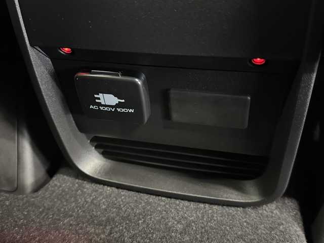 三菱 デリカＤ：５ シャモニー 三重県 2025(令7)年 0.1千km 黒Ⅱ 登録済未使用車/2.2L ディーゼルターボ/パートタイム4WD/MTモード付インパネ8AT/マルチアラウンドモニター/両側オートスライドドア/e-Assist/・衝突被害軽減ブレーキシステム［FCM］/・車線逸脱警報システム［LDW］/・レーダークルーズコントロールシステム［ACC］/・オートマチックハイビーム［AHB］/・誤発進抑制機能（前進時）/・後側方車両検知警報システム（レーンチェンジアシスト機能付）［BSW/LCA］/・後退時交差車両検知警報システム［RCTA］/など/装備/・ハーフレザーシート/・シートヒーター（D/N）/・パワーシート（D6way）/・エレクトリックテールゲート（電動バックドア）/・左右独立オートエアコン/・AC100V電源コンセント（100W）/・オートライト/・LED ヘッドランプ＋フロントフォグランプ/・パドルシフト/・オートワイパー/・自動防眩ルームミラー（カメラモニター内蔵）/・シャモニー専用 純正18inAW（ブラック塗装）/・プッシュスタート/・CHAMONIX専用OPボディカラー『ブラックダイヤモンド／ブラックマイカ［X47X42］［X3X］』/・保/取/・スマートキーx2/など