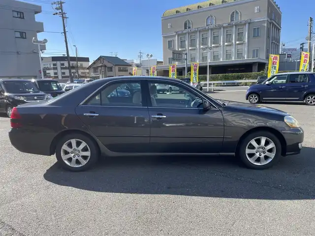 トヨタ マークⅡ グランデ G 静岡県 2001(平13)年 6.6万km ダークグレーマイカM 純正DVDメーカーナビ/純正16インチアルミホイール/レザーシート/前席パワーシート/ウッドコンビハンドル/HIDヘッドライト/キーレス/新車時保証書/取扱説明書