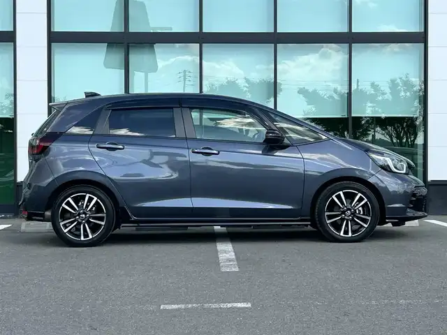 ホンダ フィット e:HEV RS 和歌山県 2023(令5)年 1.1万km メテオロイドグレーメタリック 純正ディスプレイオーディオ/バックカメラ/衝突軽減ブレーキ/横滑り防止機能/レーンキープアシスト/コーナーセンサー/レーダークルコン/ドライブレコーダー/ビルトインETC/電動パーキング/オートホールド/LEDヘッドライト/オートライト/ハーフレザーシート/プッシュスタート/スマートキー/純正AW