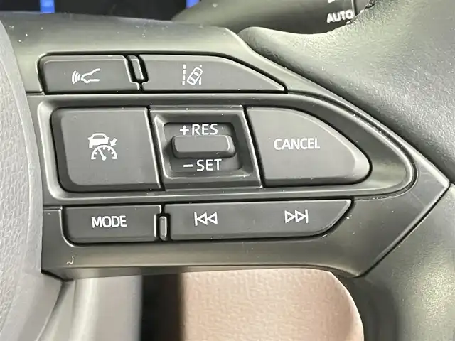 トヨタ ヤリスクロス ハイブリッド Z 千葉県 2020(令2)年 0.7万km センシュアルレッドマイカ 禁煙車/トヨタセーフティセンス/・レーントレーシングアシスト/・レーンディパーチャーアラート/・プリクラッシュセーフティ/・プリクラッシュセーフティブレーキ/・クリアランスソナー/・ブラインドスポットモニター/・ヘッドアップディスプレイ/・レーダークルーズコントロール/純正８型ディスプレイオーディオナビ付き/・USB/Bluetooth/・全方位カメラ/・ビルトインETC/皮巻きステアリング/・ステアリングスイッチ/ハーフレザーシート/・D席パワーシート/・DNシートヒーター/電子パーキング/・ブレーキホールド/純正フロアマット/純正18インチAW/オートライト/・オートマチックハイビーム/・LEDヘッドライト