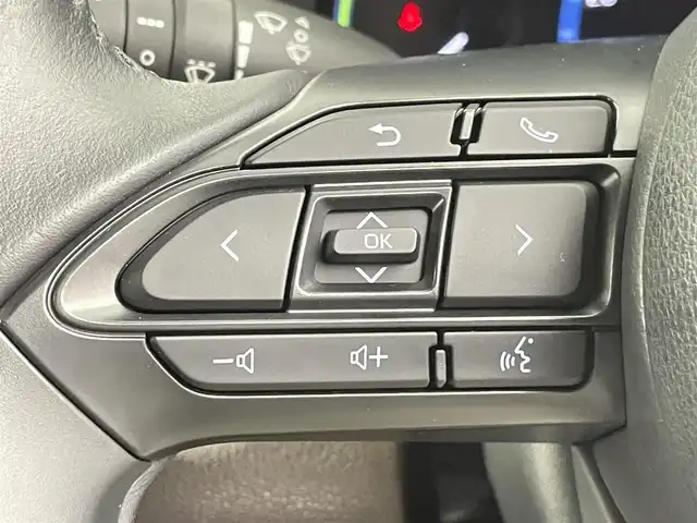 トヨタ ヤリスクロス ハイブリッド Z 千葉県 2020(令2)年 0.7万km センシュアルレッドマイカ 禁煙車/トヨタセーフティセンス/・レーントレーシングアシスト/・レーンディパーチャーアラート/・プリクラッシュセーフティ/・プリクラッシュセーフティブレーキ/・クリアランスソナー/・ブラインドスポットモニター/・ヘッドアップディスプレイ/・レーダークルーズコントロール/純正８型ディスプレイオーディオナビ付き/・USB/Bluetooth/・全方位カメラ/・ビルトインETC/皮巻きステアリング/・ステアリングスイッチ/ハーフレザーシート/・D席パワーシート/・DNシートヒーター/電子パーキング/・ブレーキホールド/純正フロアマット/純正18インチAW/オートライト/・オートマチックハイビーム/・LEDヘッドライト