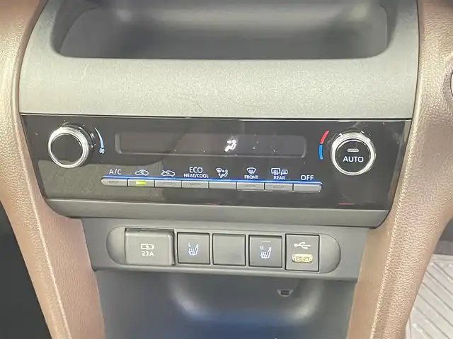 トヨタ ヤリスクロス ハイブリッド Z 千葉県 2020(令2)年 0.7万km センシュアルレッドマイカ 禁煙車/トヨタセーフティセンス/・レーントレーシングアシスト/・レーンディパーチャーアラート/・プリクラッシュセーフティ/・プリクラッシュセーフティブレーキ/・クリアランスソナー/・ブラインドスポットモニター/・ヘッドアップディスプレイ/・レーダークルーズコントロール/純正８型ディスプレイオーディオナビ付き/・USB/Bluetooth/・全方位カメラ/・ビルトインETC/皮巻きステアリング/・ステアリングスイッチ/ハーフレザーシート/・D席パワーシート/・DNシートヒーター/電子パーキング/・ブレーキホールド/純正フロアマット/純正18インチAW/オートライト/・オートマチックハイビーム/・LEDヘッドライト