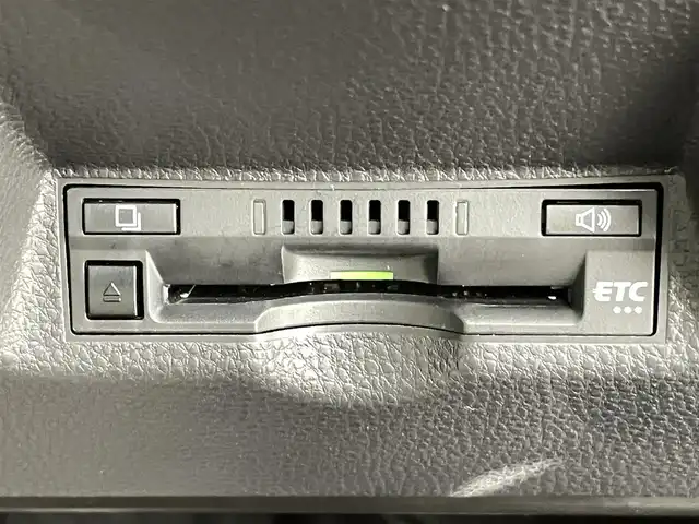 トヨタ ヤリスクロス ハイブリッド Z 千葉県 2020(令2)年 0.7万km センシュアルレッドマイカ 禁煙車/トヨタセーフティセンス/・レーントレーシングアシスト/・レーンディパーチャーアラート/・プリクラッシュセーフティ/・プリクラッシュセーフティブレーキ/・クリアランスソナー/・ブラインドスポットモニター/・ヘッドアップディスプレイ/・レーダークルーズコントロール/純正８型ディスプレイオーディオナビ付き/・USB/Bluetooth/・全方位カメラ/・ビルトインETC/皮巻きステアリング/・ステアリングスイッチ/ハーフレザーシート/・D席パワーシート/・DNシートヒーター/電子パーキング/・ブレーキホールド/純正フロアマット/純正18インチAW/オートライト/・オートマチックハイビーム/・LEDヘッドライト