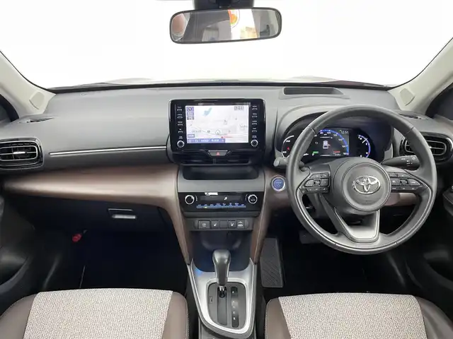 トヨタ ヤリスクロス ハイブリッド Z 千葉県 2020(令2)年 0.7万km センシュアルレッドマイカ 禁煙車/トヨタセーフティセンス/・レーントレーシングアシスト/・レーンディパーチャーアラート/・プリクラッシュセーフティ/・プリクラッシュセーフティブレーキ/・クリアランスソナー/・ブラインドスポットモニター/・ヘッドアップディスプレイ/・レーダークルーズコントロール/純正８型ディスプレイオーディオナビ付き/・USB/Bluetooth/・全方位カメラ/・ビルトインETC/皮巻きステアリング/・ステアリングスイッチ/ハーフレザーシート/・D席パワーシート/・DNシートヒーター/電子パーキング/・ブレーキホールド/純正フロアマット/純正18インチAW/オートライト/・オートマチックハイビーム/・LEDヘッドライト