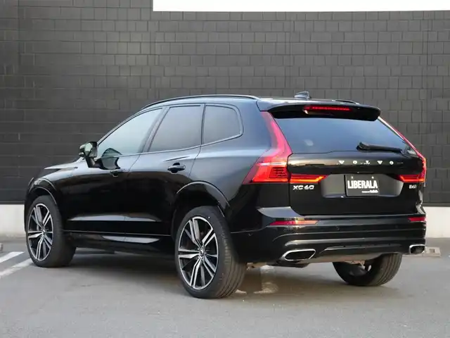 ボルボ ＸＣ６０ B6 AWD Rデザイン 静岡県 2021(令3)年 4.1万km 黒 インテリセーフティ/衝突軽減ブレーキACC/レーンキープ　BLIS/パノラマサンルーフ/ハーフレザーシートシートヒーター/パワーシート　運転席メモリー機能/HDDナビフルセグTVBluetoothCarplay対応/全方位カメラ/ヘッドアップディスプレイ/harman/kardonサラウンド/パワーバックオア/ワイヤレス充電/DSRCETC