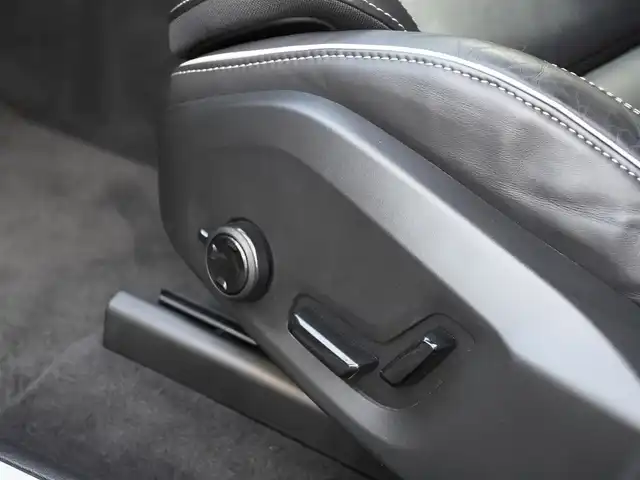 ボルボ ＸＣ６０ B6 AWD Rデザイン 静岡県 2021(令3)年 4.1万km 黒 インテリセーフティ/衝突軽減ブレーキACC/レーンキープ　BLIS/パノラマサンルーフ/ハーフレザーシートシートヒーター/パワーシート　運転席メモリー機能/HDDナビフルセグTVBluetoothCarplay対応/全方位カメラ/ヘッドアップディスプレイ/harman/kardonサラウンド/パワーバックオア/ワイヤレス充電/DSRCETC