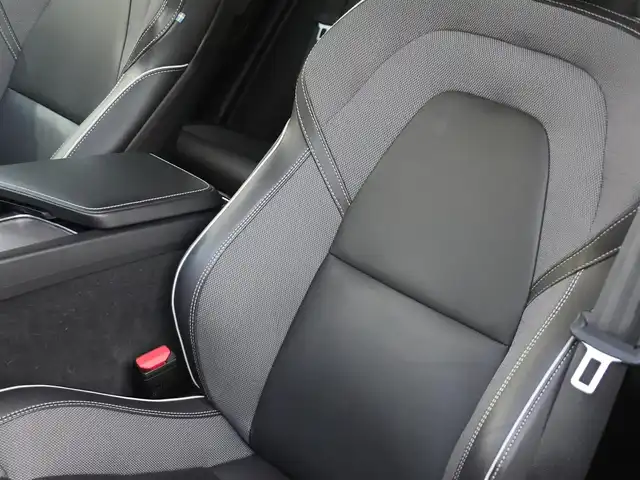 ボルボ ＸＣ６０ B6 AWD Rデザイン 静岡県 2021(令3)年 4.1万km 黒 インテリセーフティ/衝突軽減ブレーキACC/レーンキープ　BLIS/パノラマサンルーフ/ハーフレザーシートシートヒーター/パワーシート　運転席メモリー機能/HDDナビフルセグTVBluetoothCarplay対応/全方位カメラ/ヘッドアップディスプレイ/harman/kardonサラウンド/パワーバックオア/ワイヤレス充電/DSRCETC