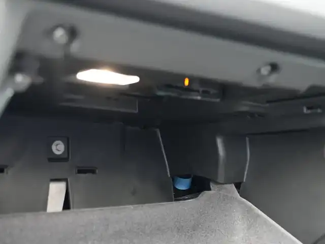 ボルボ ＸＣ６０ B6 AWD Rデザイン 静岡県 2021(令3)年 4.1万km 黒 インテリセーフティ/衝突軽減ブレーキACC/レーンキープ　BLIS/パノラマサンルーフ/ハーフレザーシートシートヒーター/パワーシート　運転席メモリー機能/HDDナビフルセグTVBluetoothCarplay対応/全方位カメラ/ヘッドアップディスプレイ/harman/kardonサラウンド/パワーバックオア/ワイヤレス充電/DSRCETC