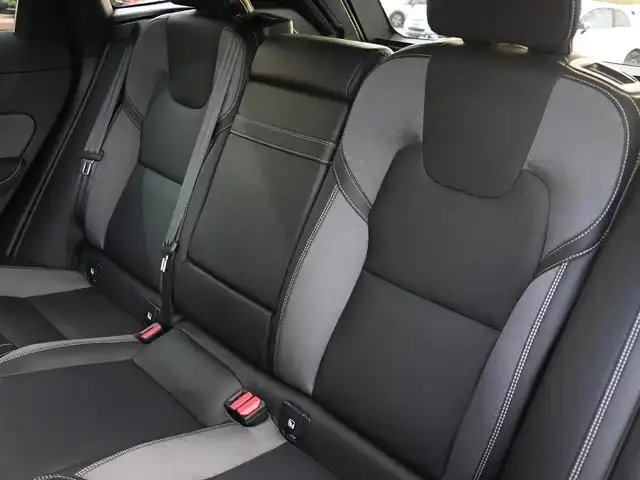 ボルボ ＸＣ６０ B6 AWD Rデザイン 静岡県 2021(令3)年 4.1万km 黒 インテリセーフティ/衝突軽減ブレーキACC/レーンキープ　BLIS/パノラマサンルーフ/ハーフレザーシートシートヒーター/パワーシート　運転席メモリー機能/HDDナビフルセグTVBluetoothCarplay対応/全方位カメラ/ヘッドアップディスプレイ/harman/kardonサラウンド/パワーバックオア/ワイヤレス充電/DSRCETC