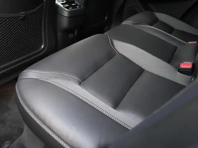 ボルボ ＸＣ６０ B6 AWD Rデザイン 静岡県 2021(令3)年 4.1万km 黒 インテリセーフティ/衝突軽減ブレーキACC/レーンキープ　BLIS/パノラマサンルーフ/ハーフレザーシートシートヒーター/パワーシート　運転席メモリー機能/HDDナビフルセグTVBluetoothCarplay対応/全方位カメラ/ヘッドアップディスプレイ/harman/kardonサラウンド/パワーバックオア/ワイヤレス充電/DSRCETC