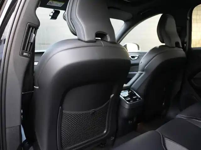 ボルボ ＸＣ６０ B6 AWD Rデザイン 静岡県 2021(令3)年 4.1万km 黒 インテリセーフティ/衝突軽減ブレーキACC/レーンキープ　BLIS/パノラマサンルーフ/ハーフレザーシートシートヒーター/パワーシート　運転席メモリー機能/HDDナビフルセグTVBluetoothCarplay対応/全方位カメラ/ヘッドアップディスプレイ/harman/kardonサラウンド/パワーバックオア/ワイヤレス充電/DSRCETC