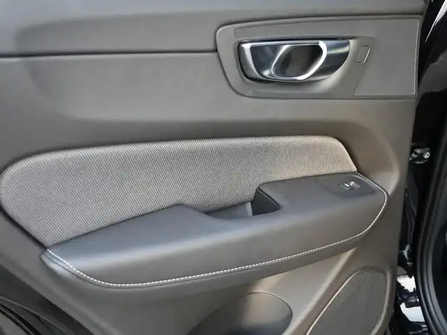 ボルボ ＸＣ６０ B6 AWD Rデザイン 静岡県 2021(令3)年 4.1万km 黒 インテリセーフティ/衝突軽減ブレーキACC/レーンキープ　BLIS/パノラマサンルーフ/ハーフレザーシートシートヒーター/パワーシート　運転席メモリー機能/HDDナビフルセグTVBluetoothCarplay対応/全方位カメラ/ヘッドアップディスプレイ/harman/kardonサラウンド/パワーバックオア/ワイヤレス充電/DSRCETC