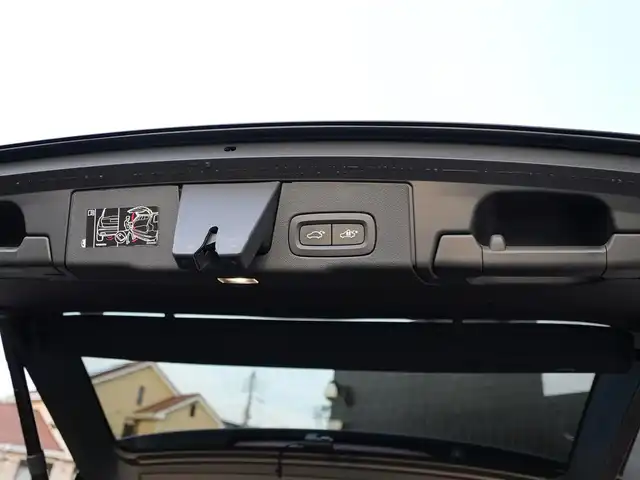 ボルボ ＸＣ６０ B6 AWD Rデザイン 静岡県 2021(令3)年 4.1万km 黒 インテリセーフティ/衝突軽減ブレーキACC/レーンキープ　BLIS/パノラマサンルーフ/ハーフレザーシートシートヒーター/パワーシート　運転席メモリー機能/HDDナビフルセグTVBluetoothCarplay対応/全方位カメラ/ヘッドアップディスプレイ/harman/kardonサラウンド/パワーバックオア/ワイヤレス充電/DSRCETC