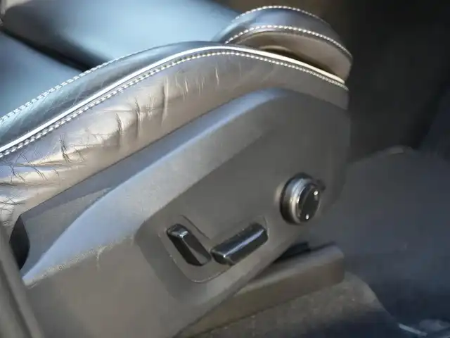 ボルボ ＸＣ６０ B6 AWD Rデザイン 静岡県 2021(令3)年 4.1万km 黒 インテリセーフティ/衝突軽減ブレーキACC/レーンキープ　BLIS/パノラマサンルーフ/ハーフレザーシートシートヒーター/パワーシート　運転席メモリー機能/HDDナビフルセグTVBluetoothCarplay対応/全方位カメラ/ヘッドアップディスプレイ/harman/kardonサラウンド/パワーバックオア/ワイヤレス充電/DSRCETC