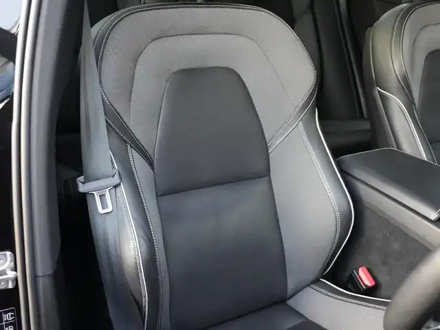 ボルボ ＸＣ６０ B6 AWD Rデザイン 静岡県 2021(令3)年 4.1万km 黒 インテリセーフティ/衝突軽減ブレーキACC/レーンキープ　BLIS/パノラマサンルーフ/ハーフレザーシートシートヒーター/パワーシート　運転席メモリー機能/HDDナビフルセグTVBluetoothCarplay対応/全方位カメラ/ヘッドアップディスプレイ/harman/kardonサラウンド/パワーバックオア/ワイヤレス充電/DSRCETC