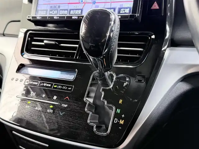 トヨタ エスティマ アエラス プレミアム 大阪府 2016(平28)年 3万km ホワイトパールクリスタルシャイン サンルーフ 社外エアロ フリップダウンモニター 純正ナビTV バックカメラ ハーフレザー パワーシート クルーズコントロール 衝突軽減ブレーキ レーンアシスト オートハイビーム 両側パワースライドドア ETC