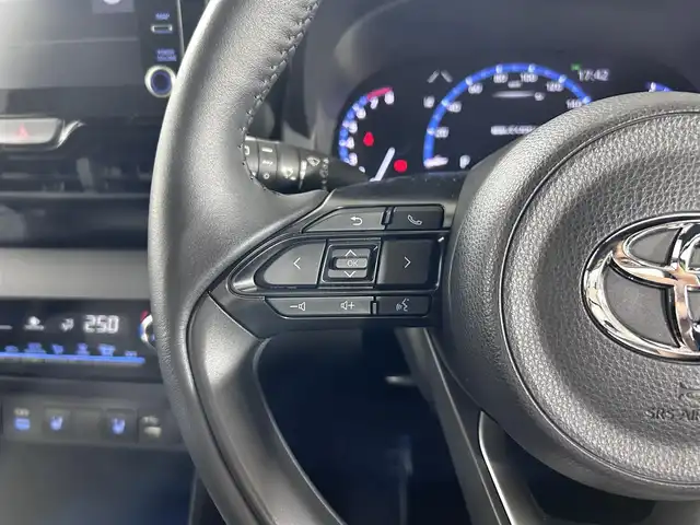 トヨタ ヤリスクロス Z 佐賀県 2023(令5)年 1.3万km プラチナホワイトパールマイカ 純正ディスプレイオーディオ/Bluetooth/MiraCast/バックカメラ/ビルトインETC/トヨタセーフティセンス/レーンキープアシスト/クルーズコントロール/ブラインドスポットモニター/運転席パワーシート/運転席・助手席シートヒーター/ハンドルヒーター/電子パーキングブレーキ/オートブレーキホールド/オートハイビーム/純正18インチAW