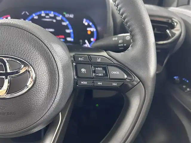 トヨタ ヤリスクロス Z 佐賀県 2023(令5)年 1.3万km プラチナホワイトパールマイカ 純正ディスプレイオーディオ/Bluetooth/MiraCast/バックカメラ/ビルトインETC/トヨタセーフティセンス/レーンキープアシスト/クルーズコントロール/ブラインドスポットモニター/運転席パワーシート/運転席・助手席シートヒーター/ハンドルヒーター/電子パーキングブレーキ/オートブレーキホールド/オートハイビーム/純正18インチAW
